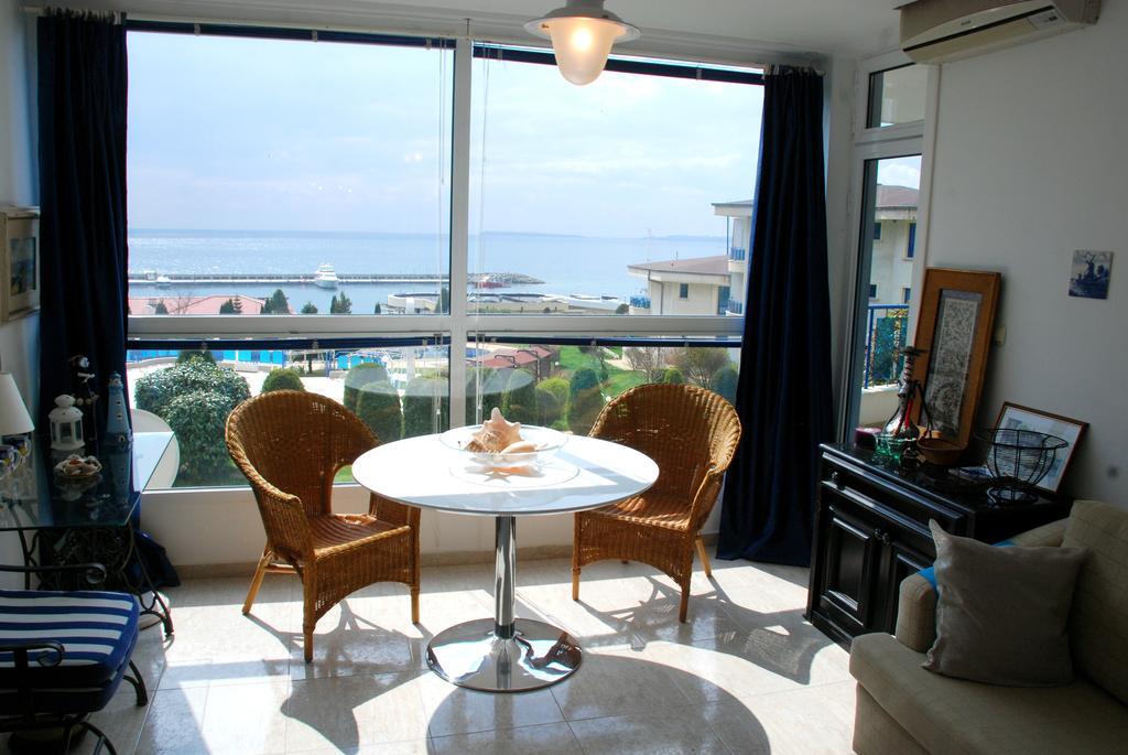 Baratero Vlas Marina Apartment Sveti Vlas Bagian luar foto